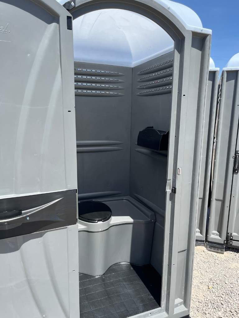 construction porta potties 1