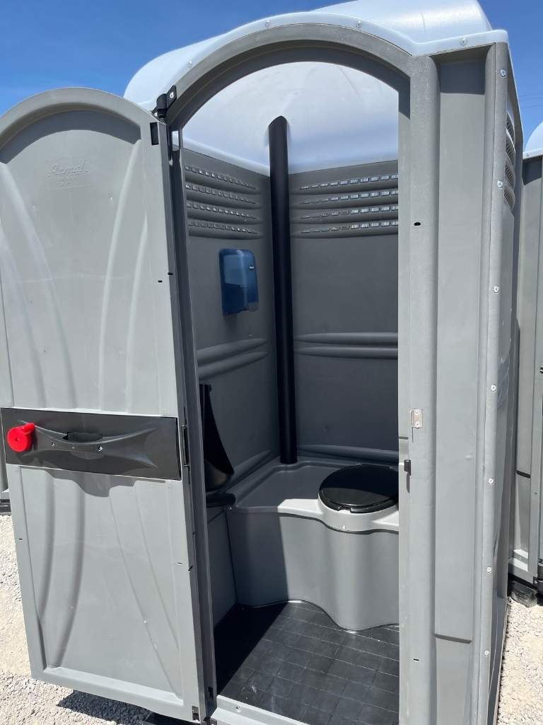 construction porta potties 3